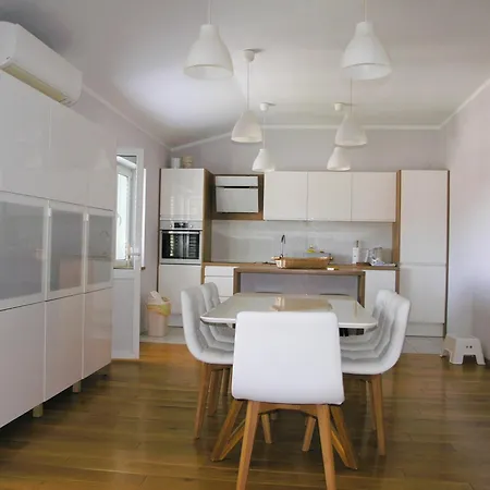 House Rozi Gæstehus 3*