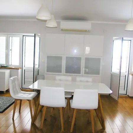 House Rozi Gæstehus 3*