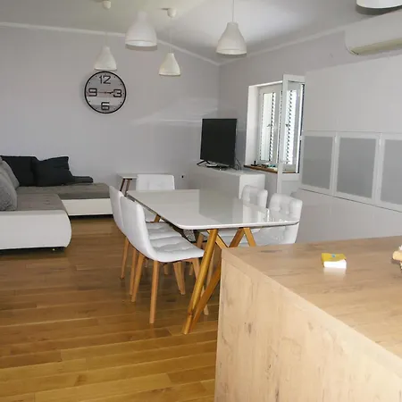 House Rozi 3*