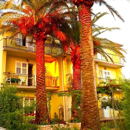 House Rozi Vendégház 3*