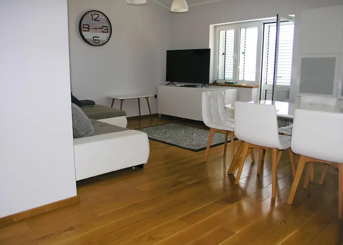 House Rozi Πανσιόν