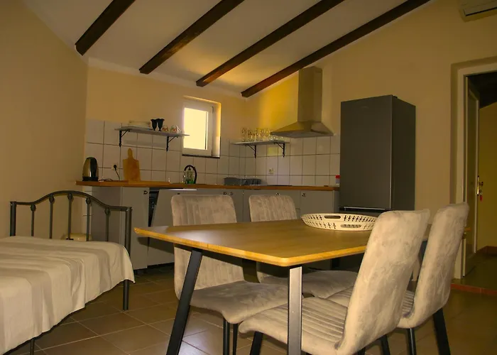 House Rozi Πανσιόν Palit