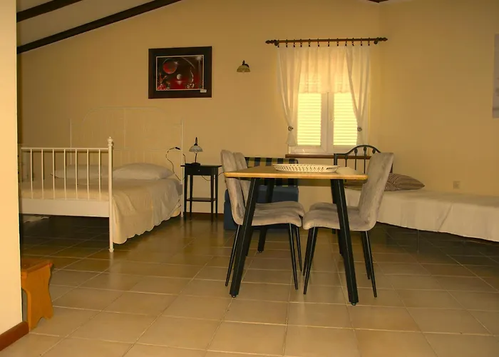 Πανσιόν House Rozi 3*