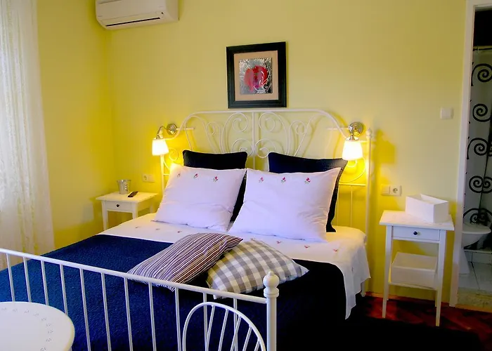 House Rozi Πανσιόν 3*