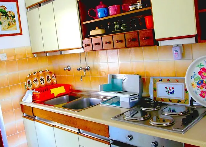 House Rozi Πανσιόν 3*