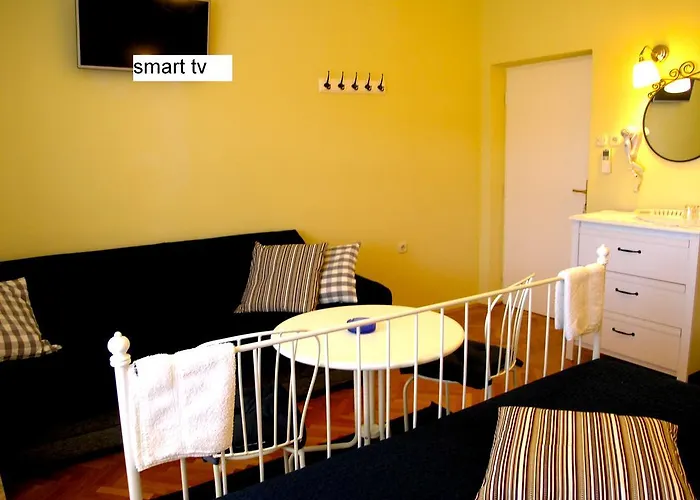 Πανσιόν House Rozi