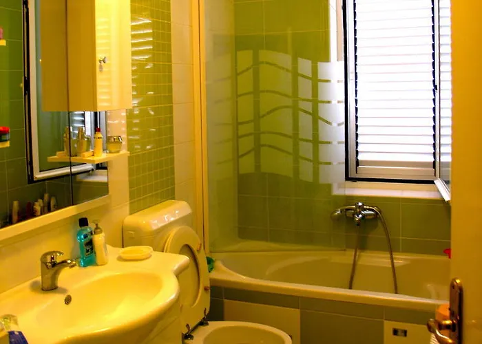 Πανσιόν House Rozi 3*